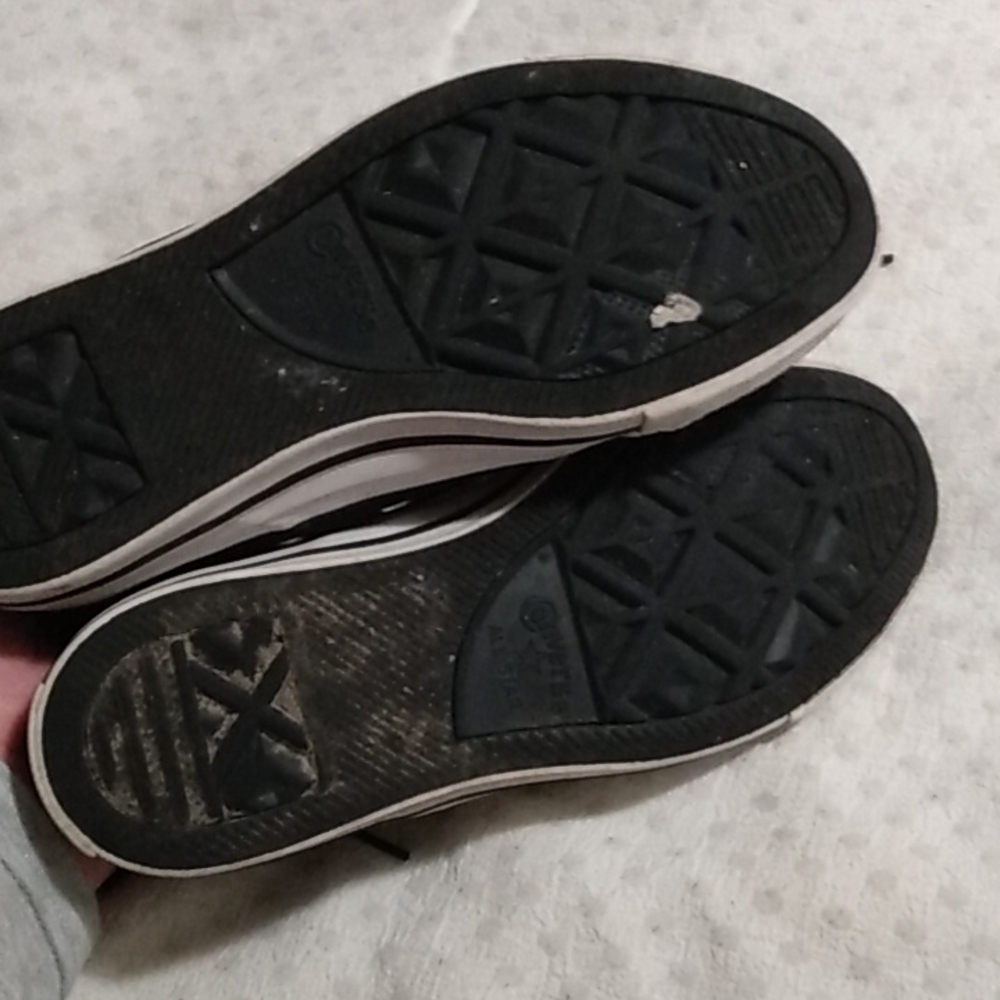 Converse black and silver tennies - Picture 3 of 9